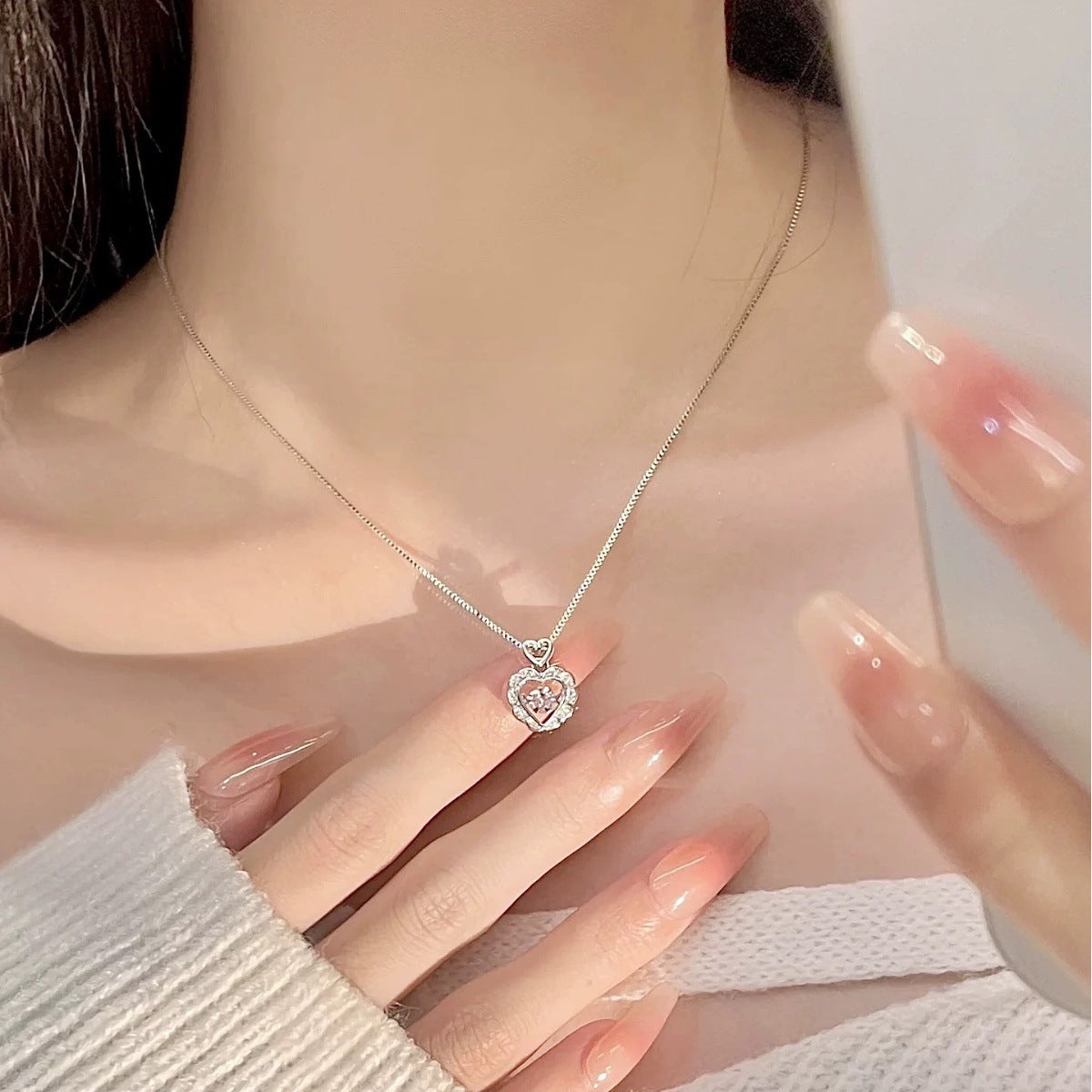 Damen Halskette mit herzförmigem Anhänger und funkelnden Zirkonia Shop Nory