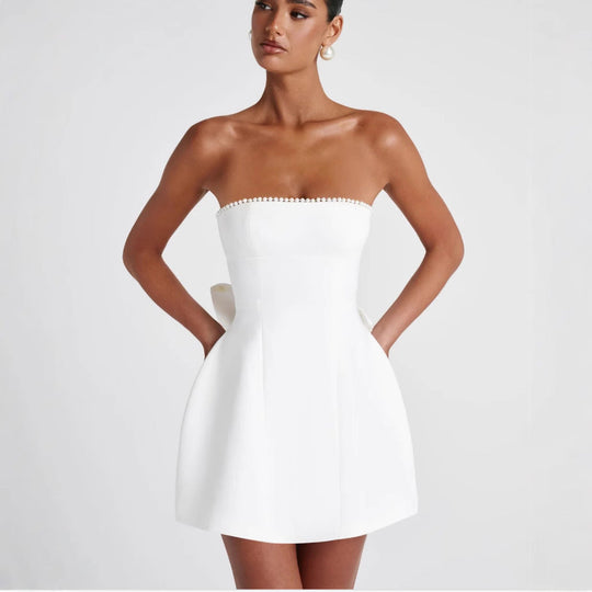 Damen Cocktailkleid mit schulterfreiem Design und perlenverziertem Saum