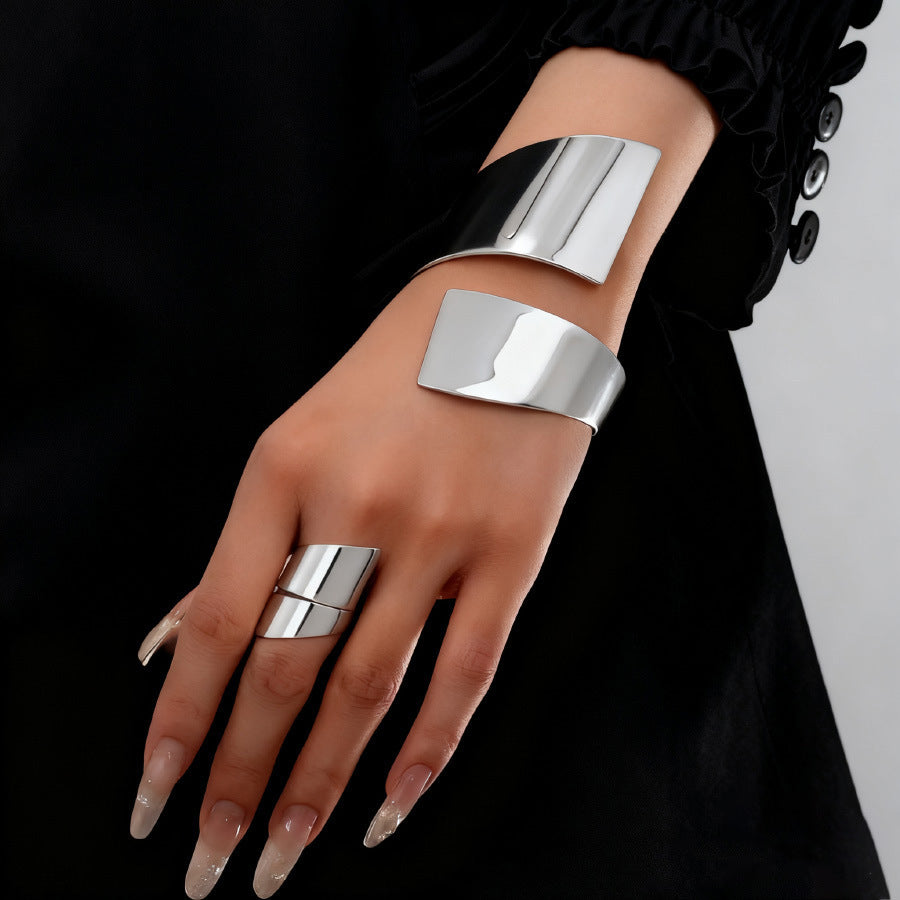 Damen Armspange im modernen, geometrischen Design Shop Nory