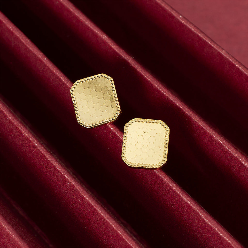Damen elegante Ohrstecker mit strukturierter Oberfläche und zeitlosem Design Shop Nory