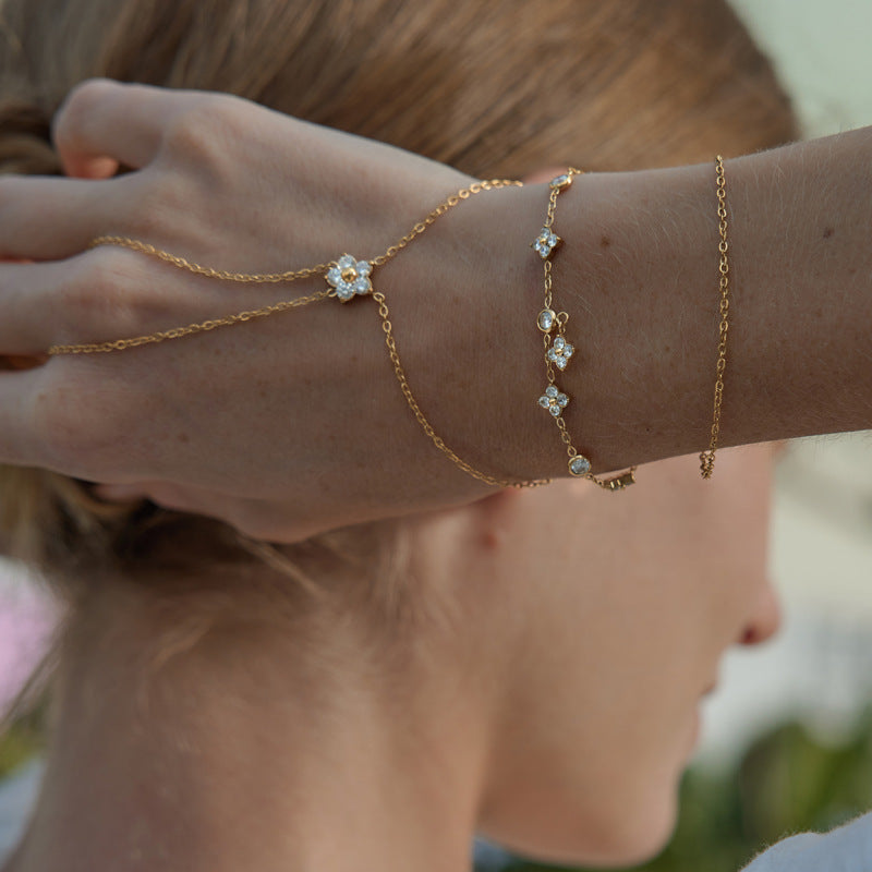 Damen Halskette mit verspieltem Blumenanhänger und hypoallergener Edelstahlverarbeitung Shop Nory