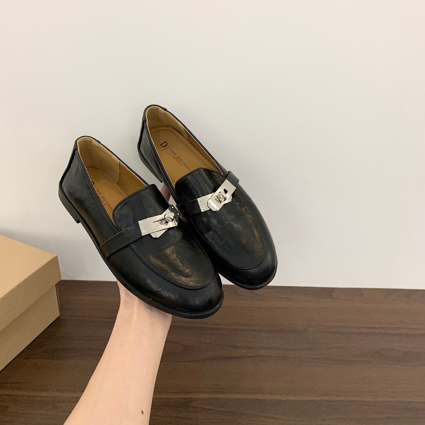 Damen elegante Mokassins mit modischem Schnallenakzent
