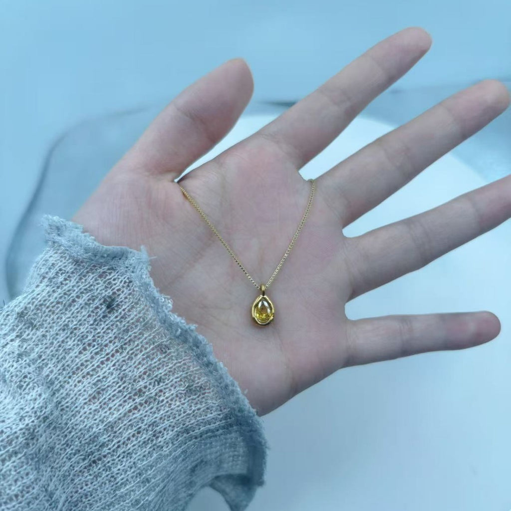 Damen Anhänger mit tropfenförmigem Design und bunten Edelsteinakzenten Shop Nory