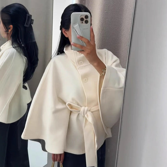 Damen Elegantes Woll-Cape mit Taillengürtel, Stehkragen und verdeckter Knopfleiste Shop Nory
