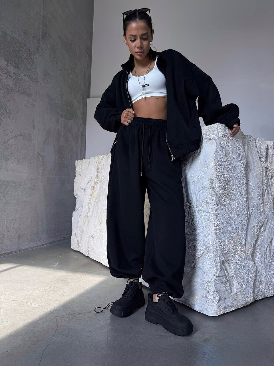 Damen oversized Sweatset mit Reißverschlussjacke und weiten Jogginghose Shop Nory