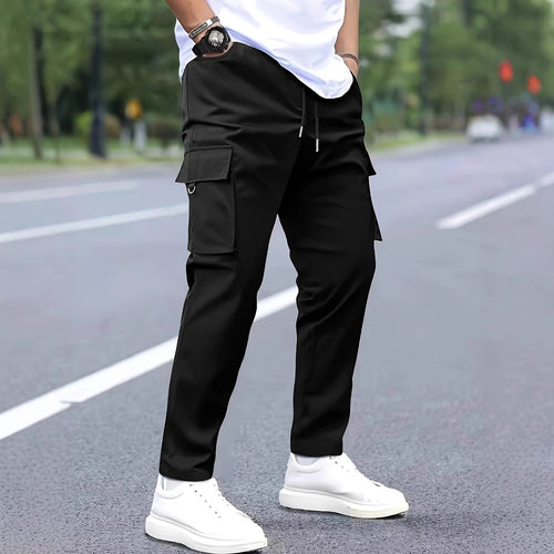 Herren Slim‑Tapered Cargo‑Jogginghose mit Tunnelzugbund, Klappentaschen und Metallringdetail Shop Nory