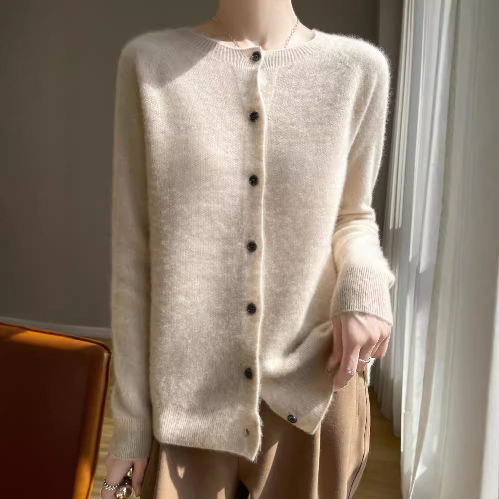 Damen Kurzgeschnittener Feinstrick-Cardigan mit Rundhalsausschnitt und schimmernder Knopfleiste Shop Nory