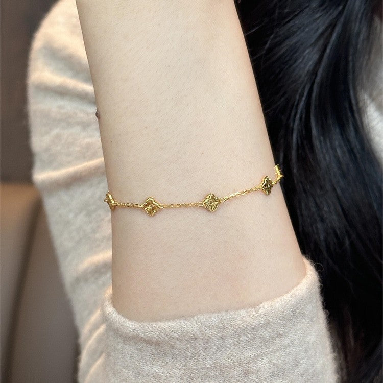 Damen feines Schmuckarmband mit filigranem Blütendesign und hochwertiger Vergoldung Shop Nory