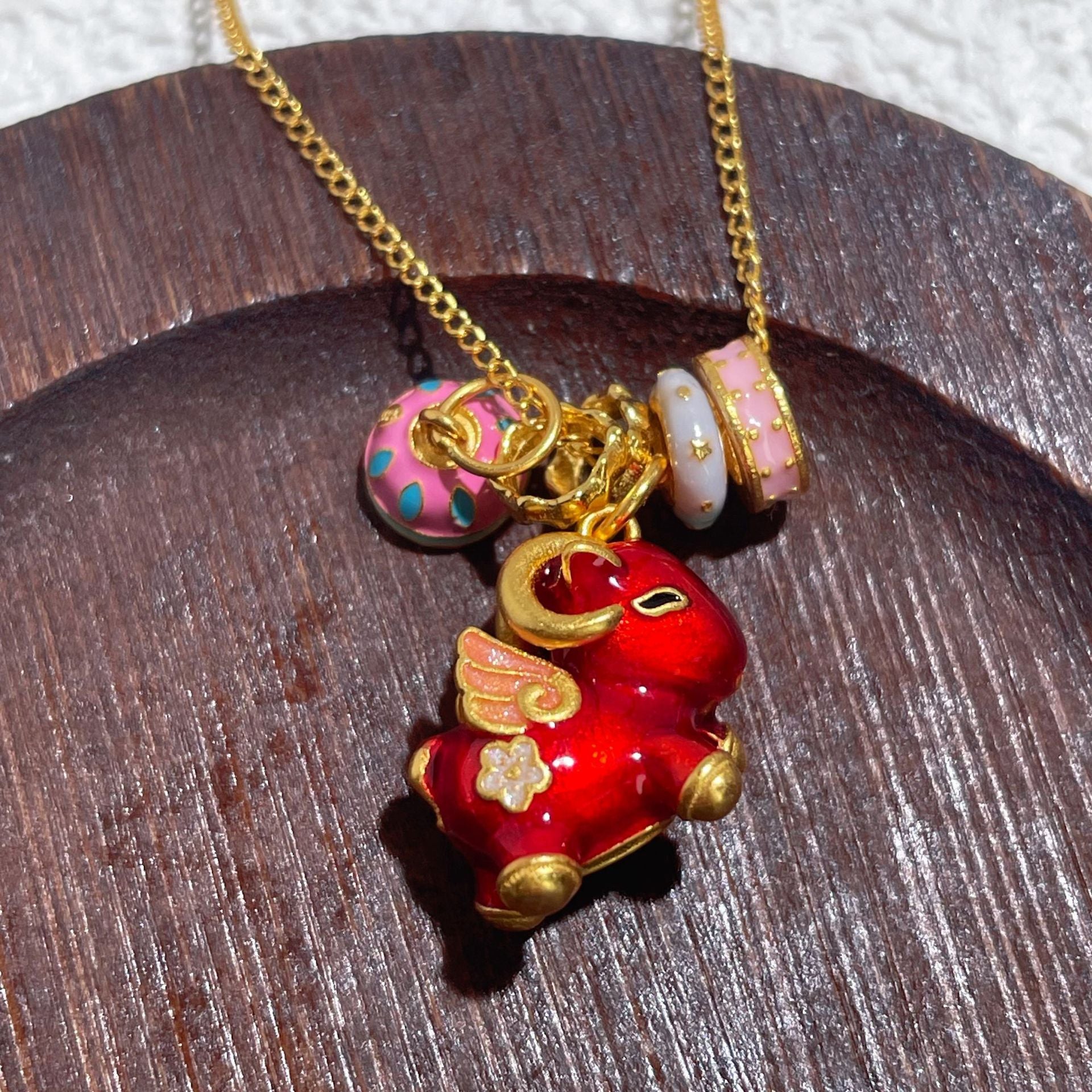 Damen Halskette mit originellem Elefanten-Anhänger und bunten Charms Shop Nory
