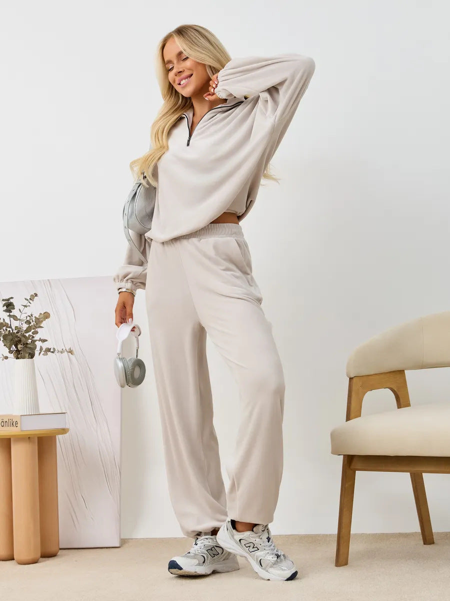 Damen samtiges zweiteiliges Lounge-Set mit Kapuzen-Halbzip und elastischer Bundhose Shop Nory