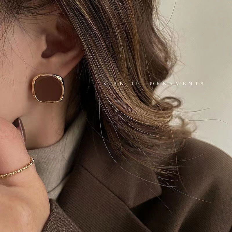 Damen Ohrringe mit einzigartigem geometrischem Design und elegantem goldenen Rand Shop Nory