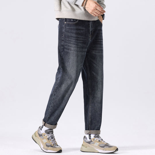 Herren konisch geschnittene Denimhose mit mittlerer Leibhöhe, relaxed Fit und dezenter Used-Optik Shop Nory