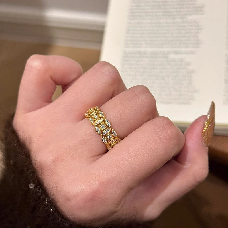 Damen Eleganter Ring mit kunstvollem Design und funkelnden Akzenten Shop Nory