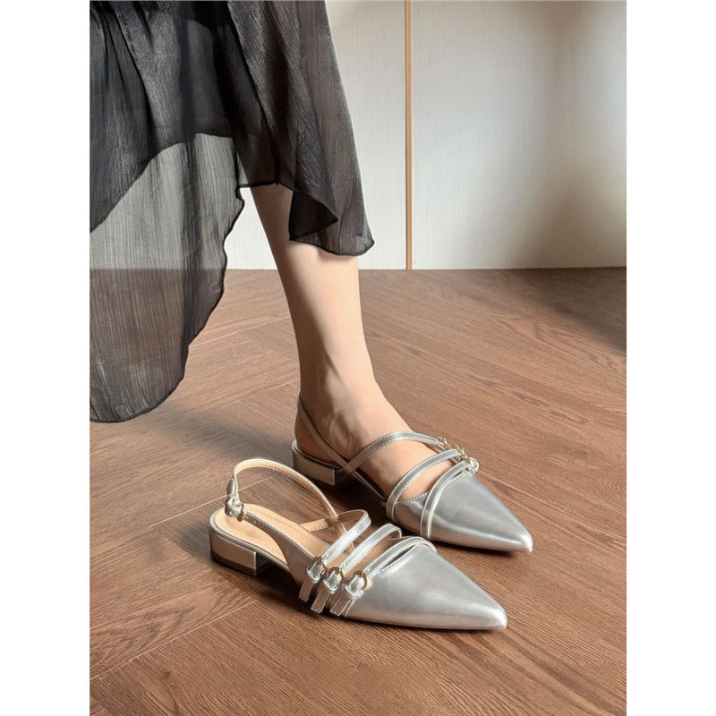 Damen Spitz zulaufende flache Lack-Slingbacks mit dreifacher Zierriemen-Optik und kleinem Blockabsatz Shop Nory