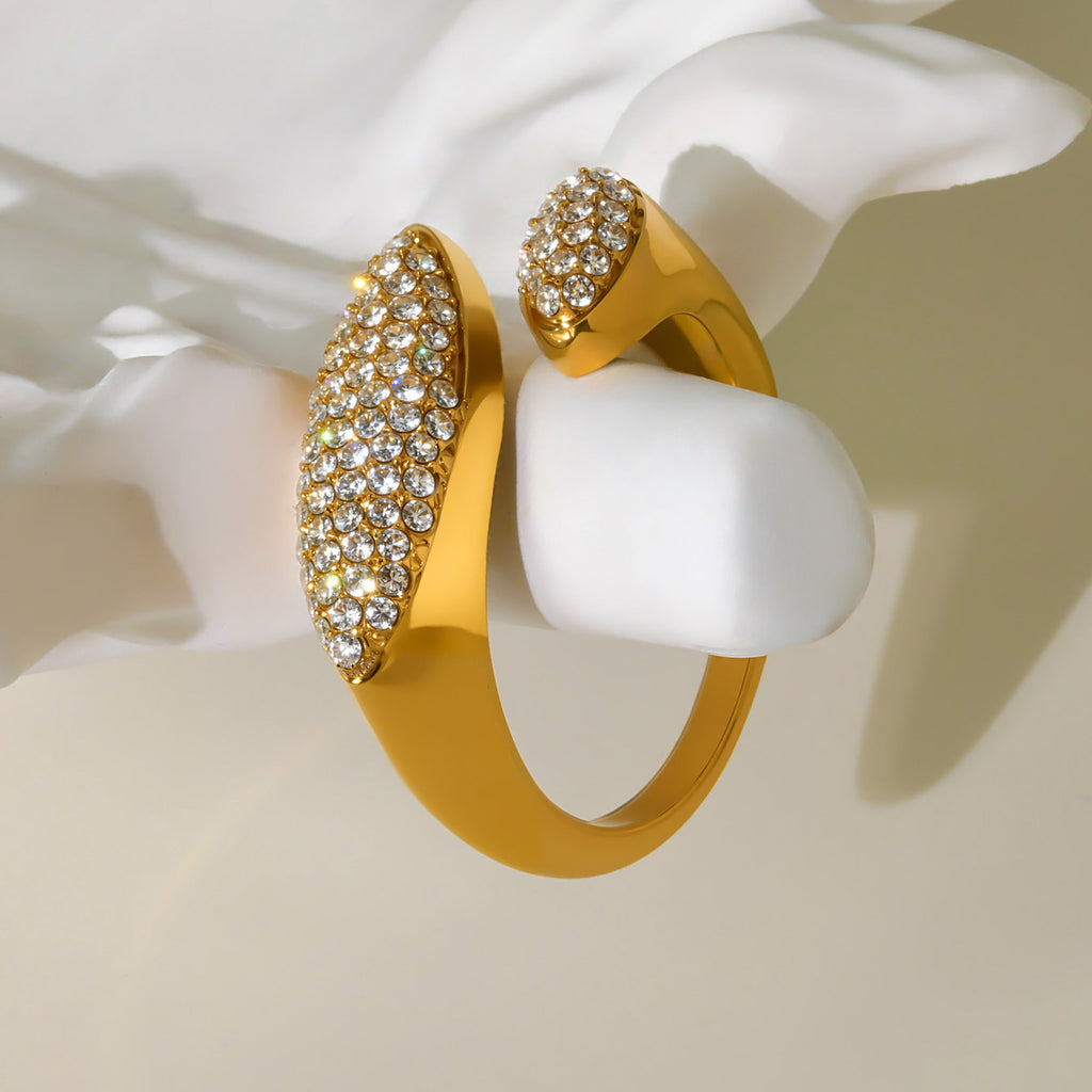Damen zierlicher Ring mit funkelnden Zirkon-Applikationen aus Edelstahl Shop Nory