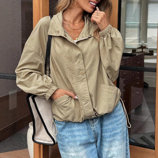 Damen Leichte Utility-Bomberjacke mit Kordelzug, Gummibündchen und aufgesetzten Taschen Shop Nory