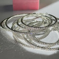 Damen Creolen mit funkelnden Zirkonia-Akzenten Shop Nory