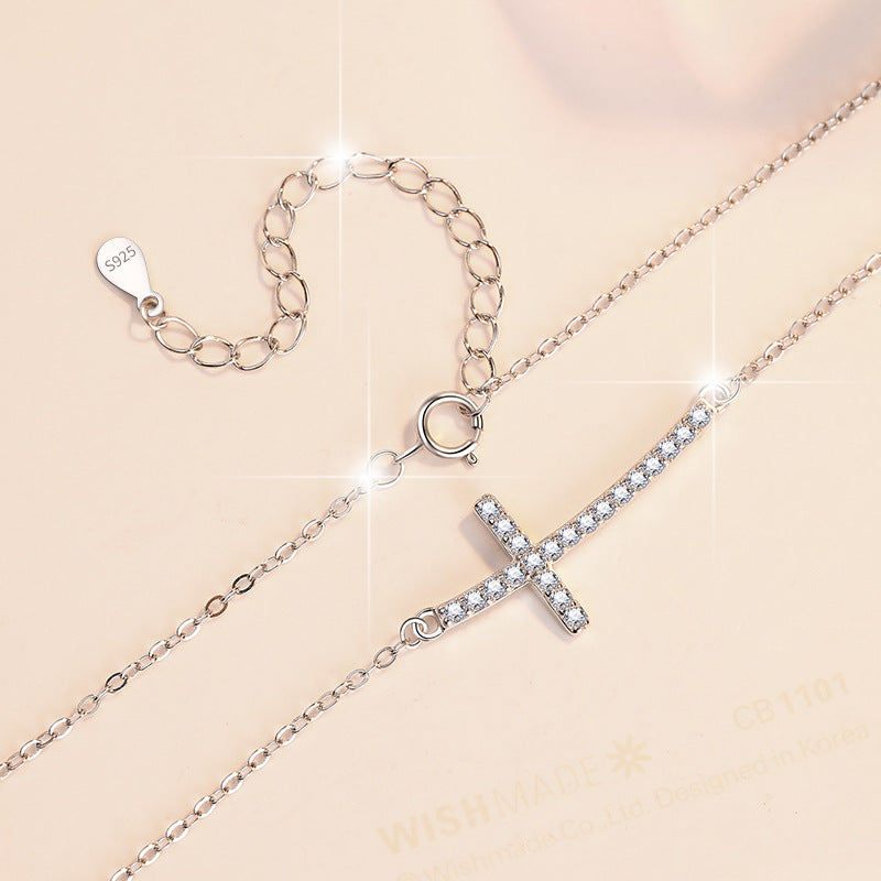 Damen Halskette mit funkelndem Kreuz-Anhänger und feiner Gliederkette Shop Nory