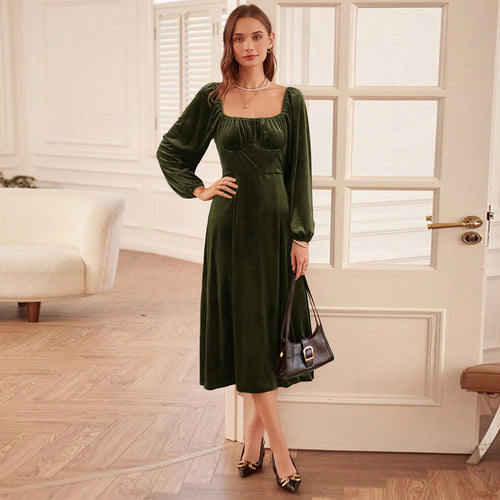 Damen elegantes Samt-Midikleid mit quadratischem Ausschnitt, geraffter Brustpartie und ballonartigen Ärmelabschlüssen Shop Nory