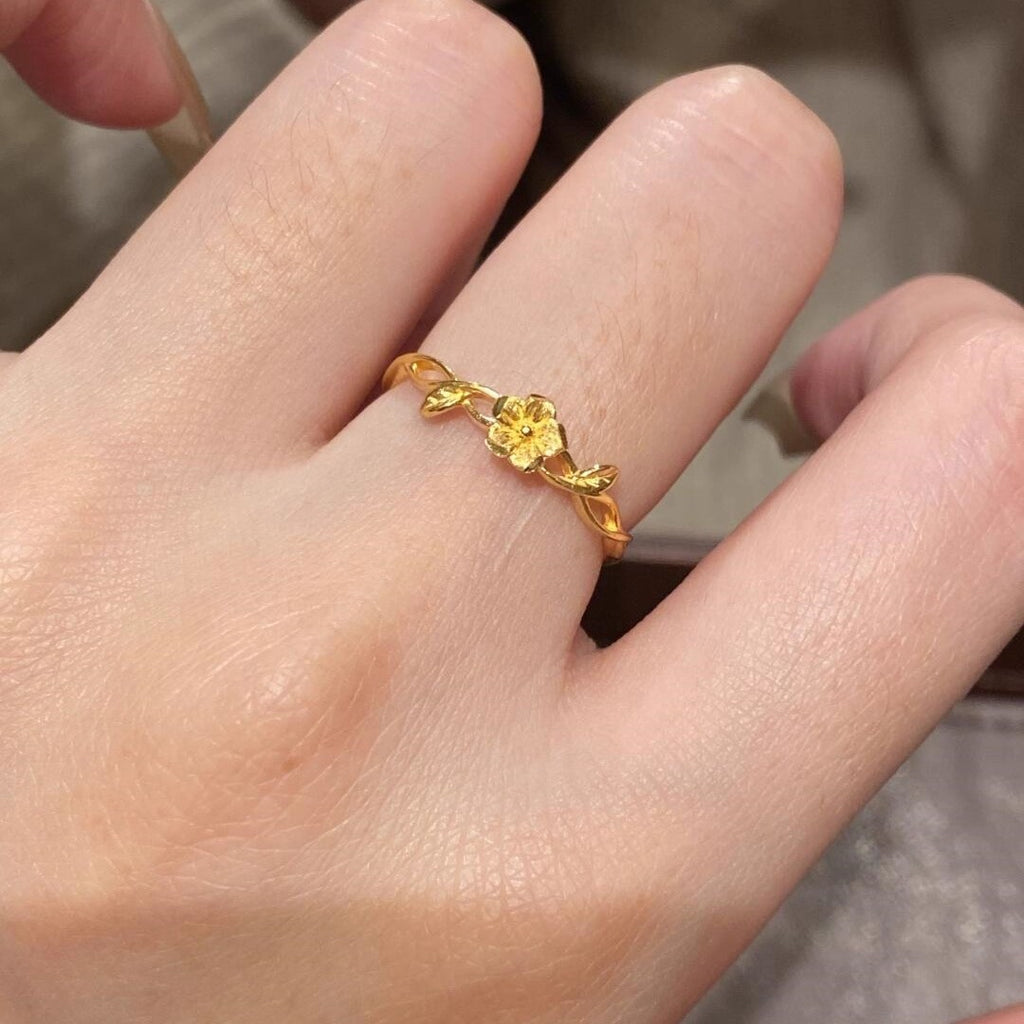 Damen Zierlicher Ring mit floralem Design und feiner Detailarbeit Shop Nory