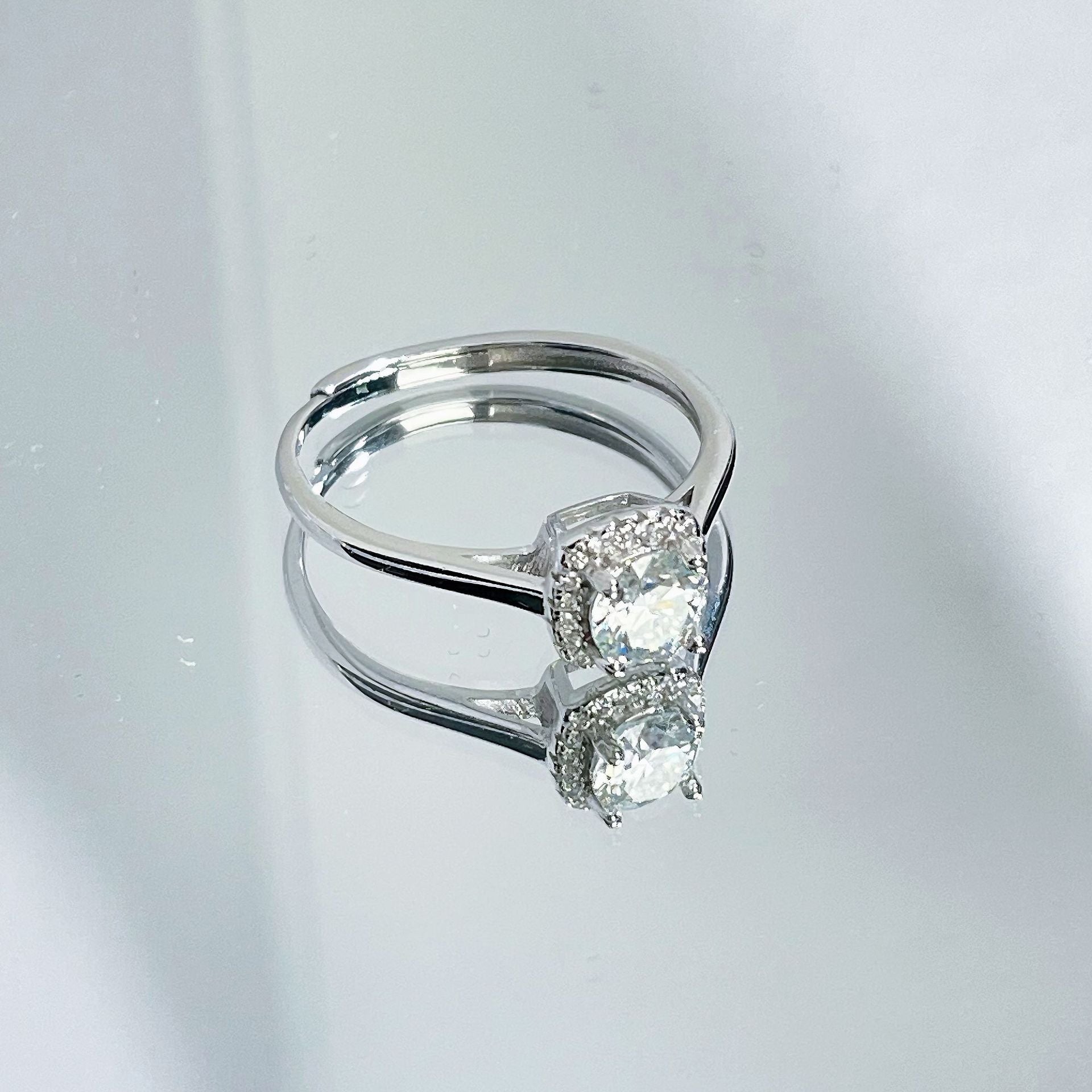Damen Schmuckring mit funkelndem Zirkonia und eleganter Fassung Shop Nory