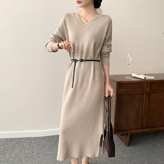 Damen Langes Feinstrick-Midikleid mit V‑Ausschnitt, Seitenschlitz und entspannter Silhouette Shop Nory
