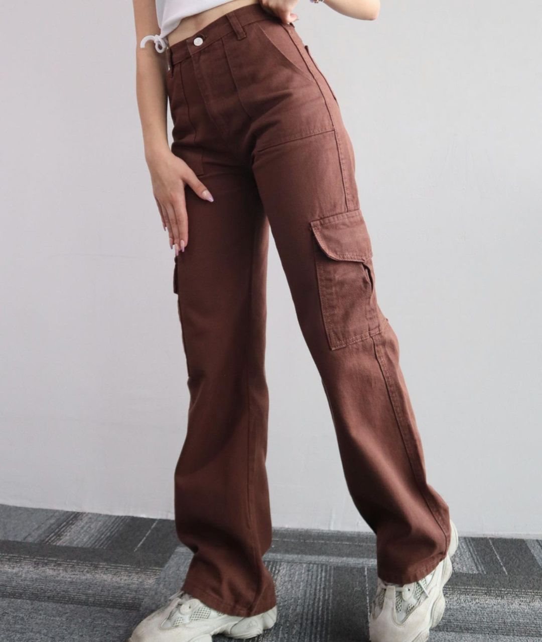Damen High-Waist-Cargohose aus Twill mit aufgesetzten Klappentaschen und weitem Bein Shop Nory