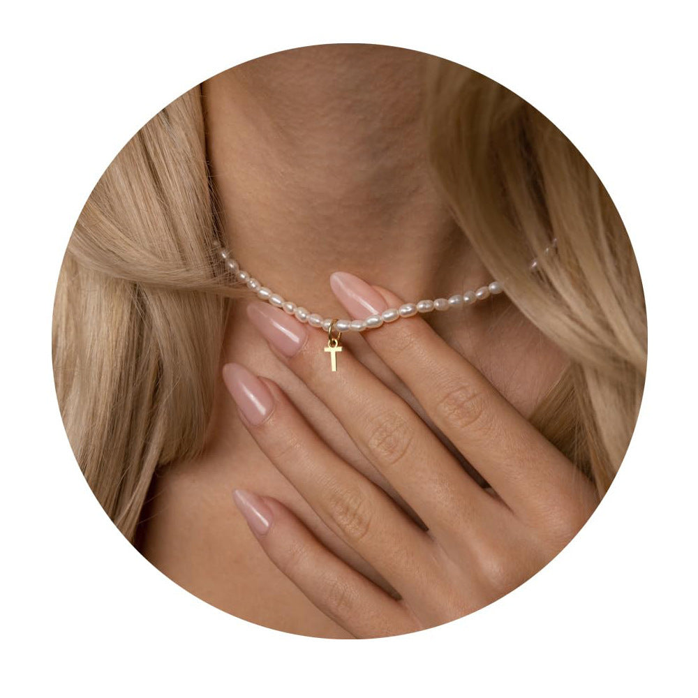 Damen Halskette mit zartem Perlenmuster und personalisiertem Anhänger Shop Nory