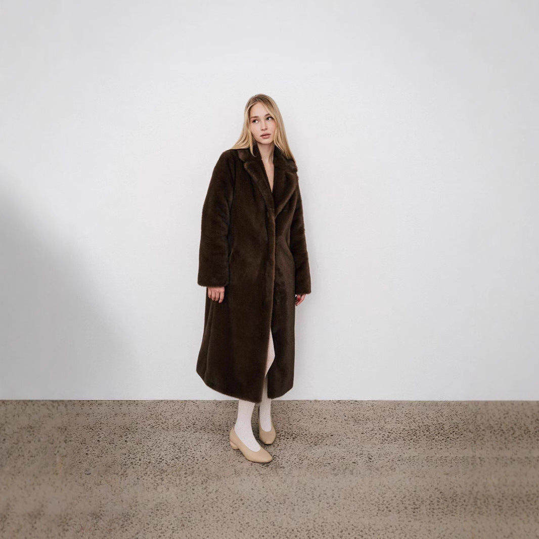 Damen langer Hochflor-Mantel aus Kunstfell mit Schalkragen und legerem Schnitt Shop Nory
