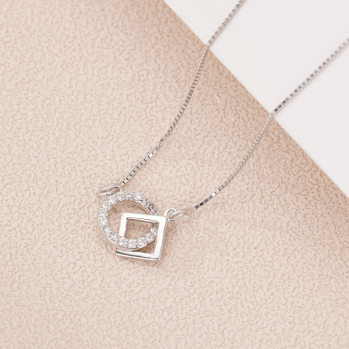 Damen Halskette mit kreativem Doppeldesign und funkelnden Kristallen Shop Nory