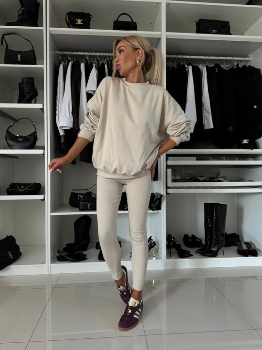 Damen zweiteiliges Lounge-Set mit oversized Sweatshirt und enganliegender Rippleggings Shop Nory