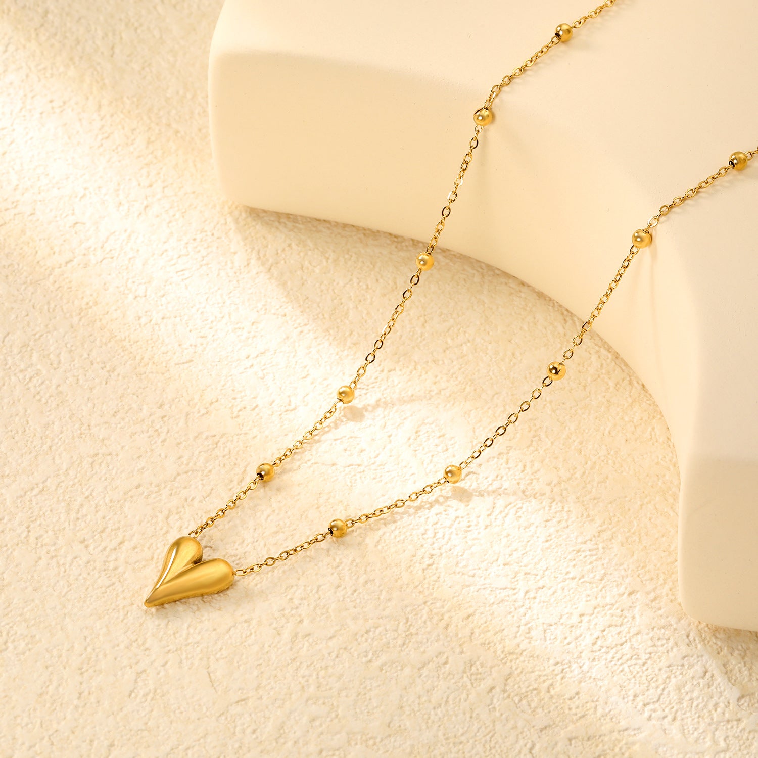 Damen Halskette mit hochwertigem Herzen-Anhänger und elegantem Kettendesign Shop Nory
