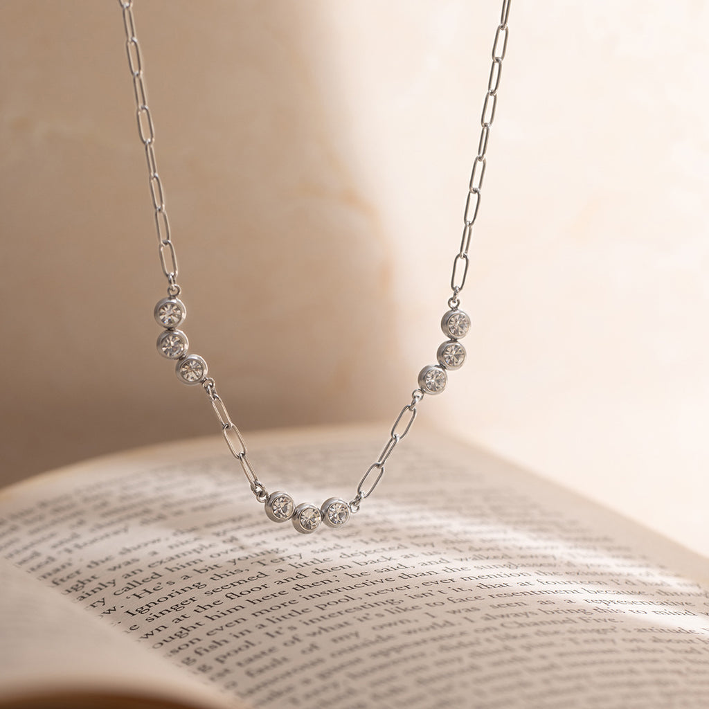 Damen Halskette mit eleganten Zirkonia-Elementen und hypoallergenem Edelstahl Shop Nory