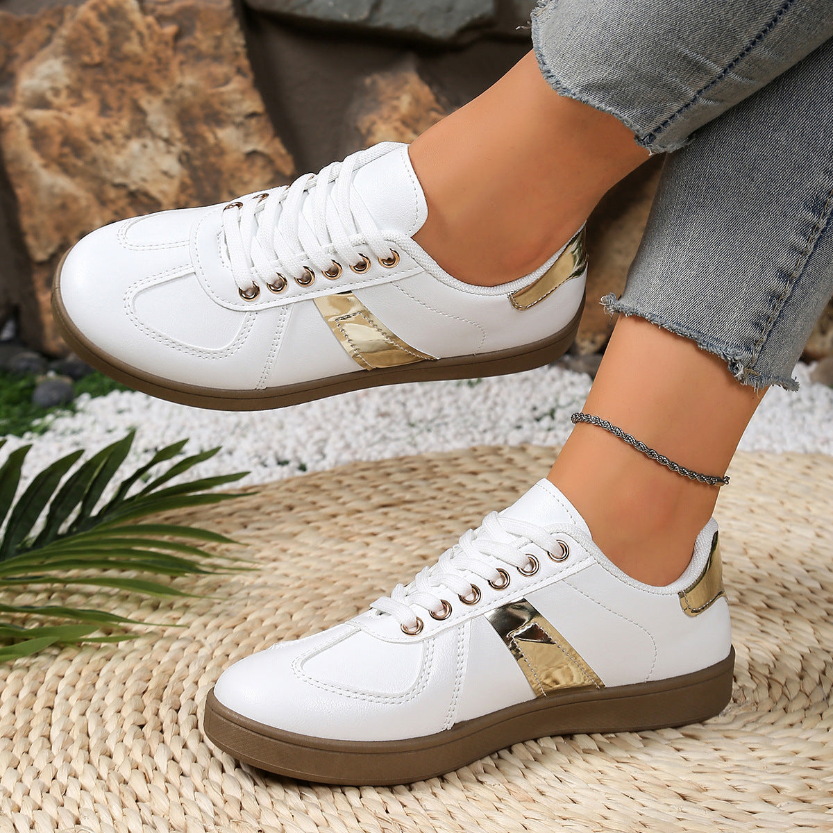 Damen Sneakers mit glänzenden Akzenten und bequemem Fußbett