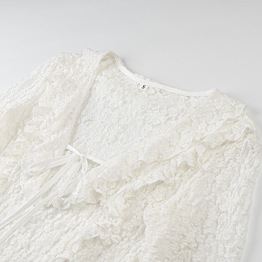 Damen Figurbetonte Spitzenbluse mit Rüschen‑V‑Ausschnitt und Bindebanddetail Shop Nory