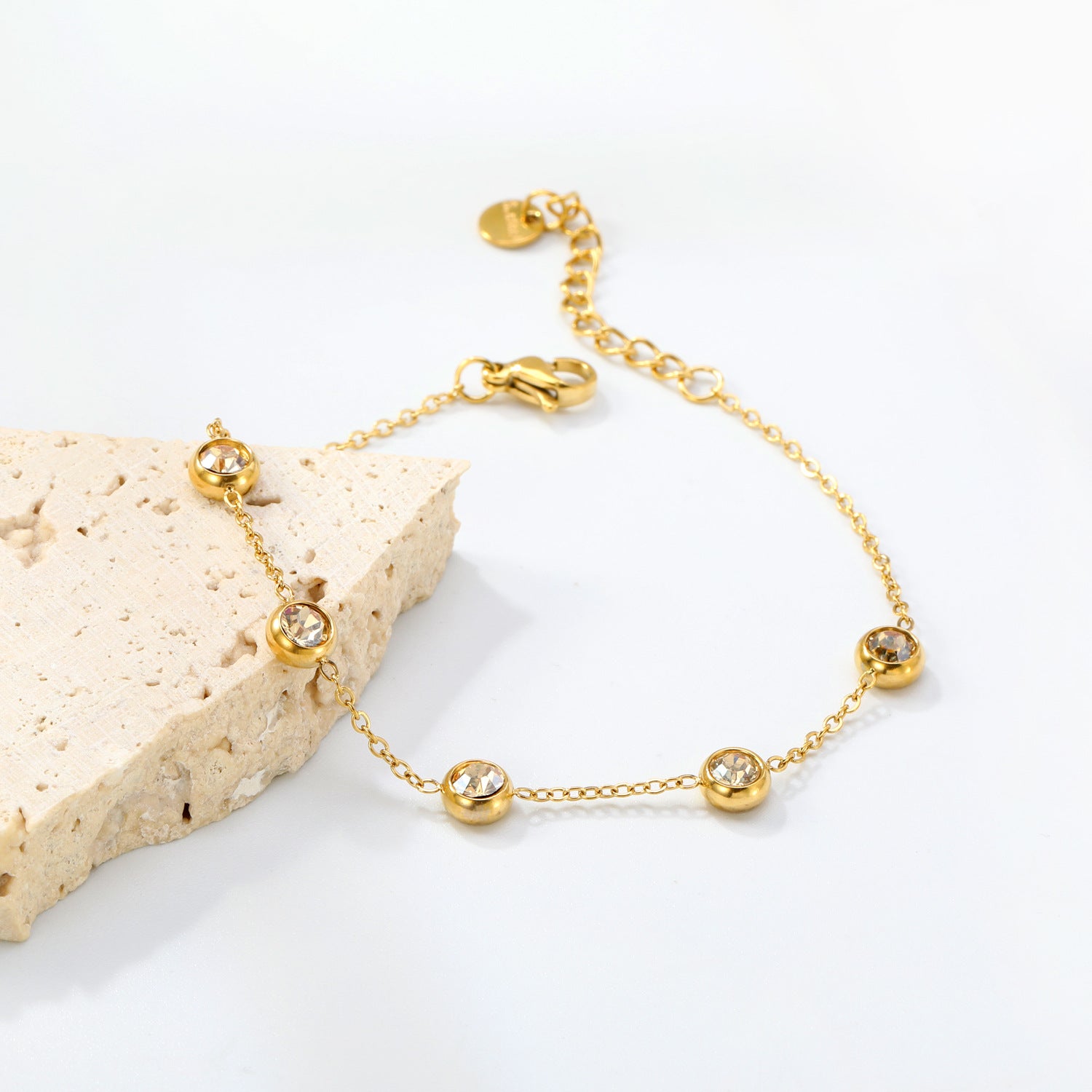 Damen zarte Armbanduhr mit funkelnden Kristallakzenten und eleganter Edelstahl-Beschichtung Shop Nory