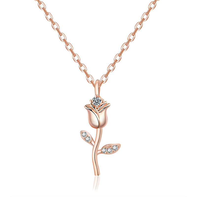 Damen Halskette mit kunstvollem Rosenanhänger und funkelnden Zirkonia-Elementen Shop Nory