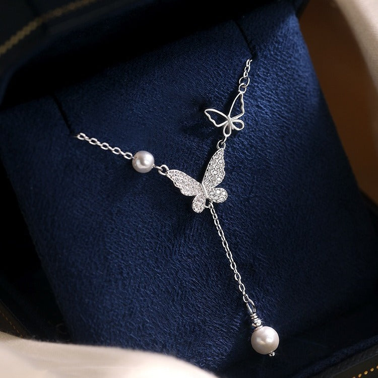Damen Halskette mit filigranem Schmetterlingsdesign und Perlenakzent Shop Nory