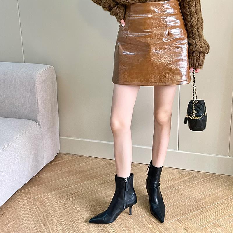 Damen knöchelhohe Stretch-Stiefelette mit spitzer Zehenpartie und schlankem Sculpted-Absatz Shop Nory