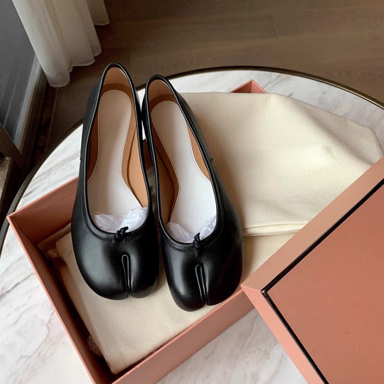 Damen Ballerinas mit glänzender Oberflächenstruktur und zierlicher Schleifenverzierung