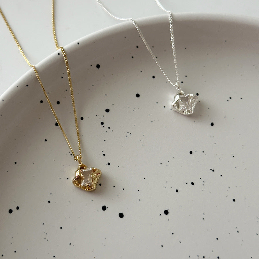 Damen Halskette mit elegantem Kristallanhänger und feiner Kette Shop Nory