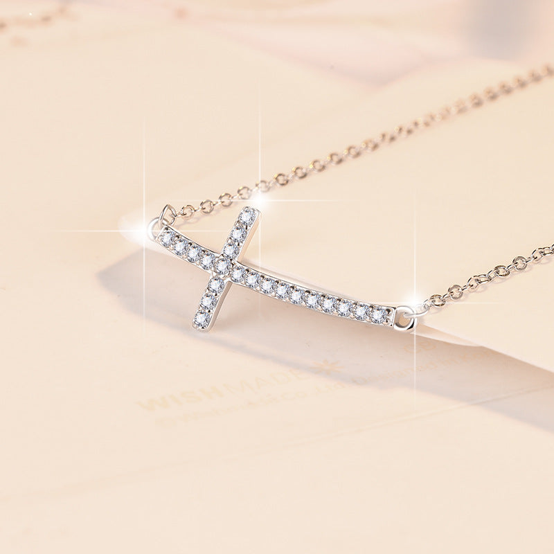 Damen Halskette mit funkelndem Kreuz-Anhänger und feiner Gliederkette Shop Nory