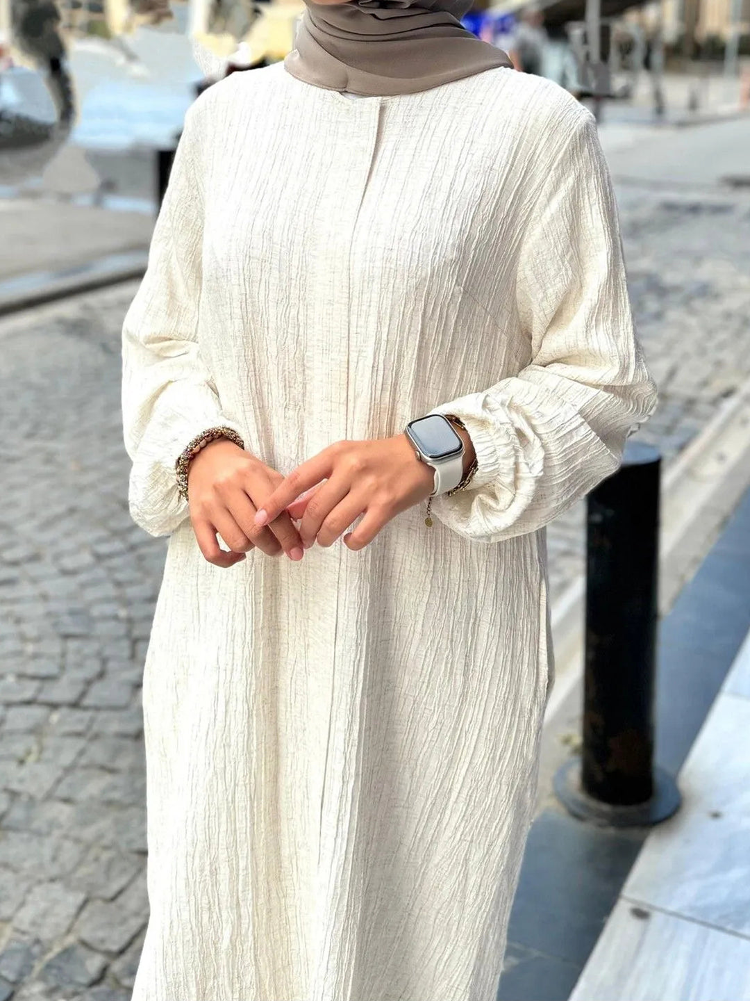 Damen Langes Crinkle-Kaftankleid mit Ballonärmeln und Stehkragenoptik Shop Nory