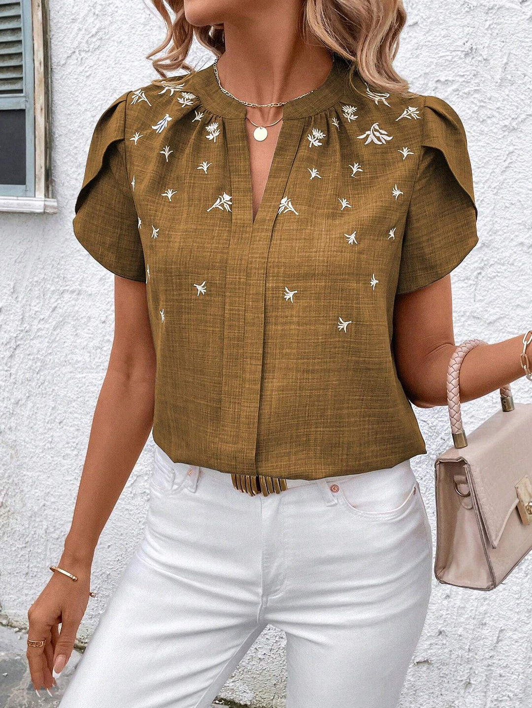 Damen Kurzbluse aus Leinenoptik mit Stehkragen, Zierfalte und floraler Stickerei Shop Nory