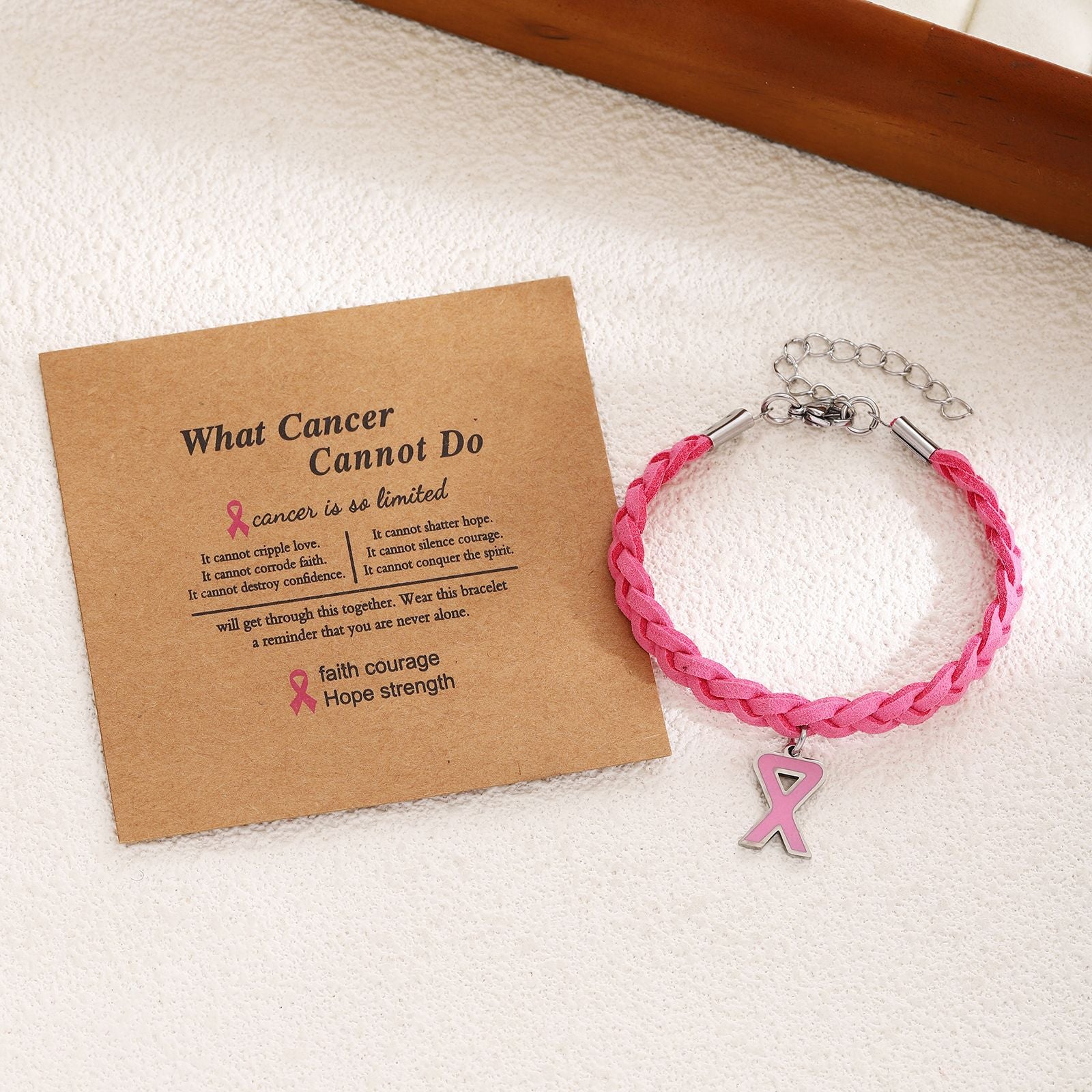 Damenarmband mit geflochtenem Design und symbolischem Anhänger Shop Nory