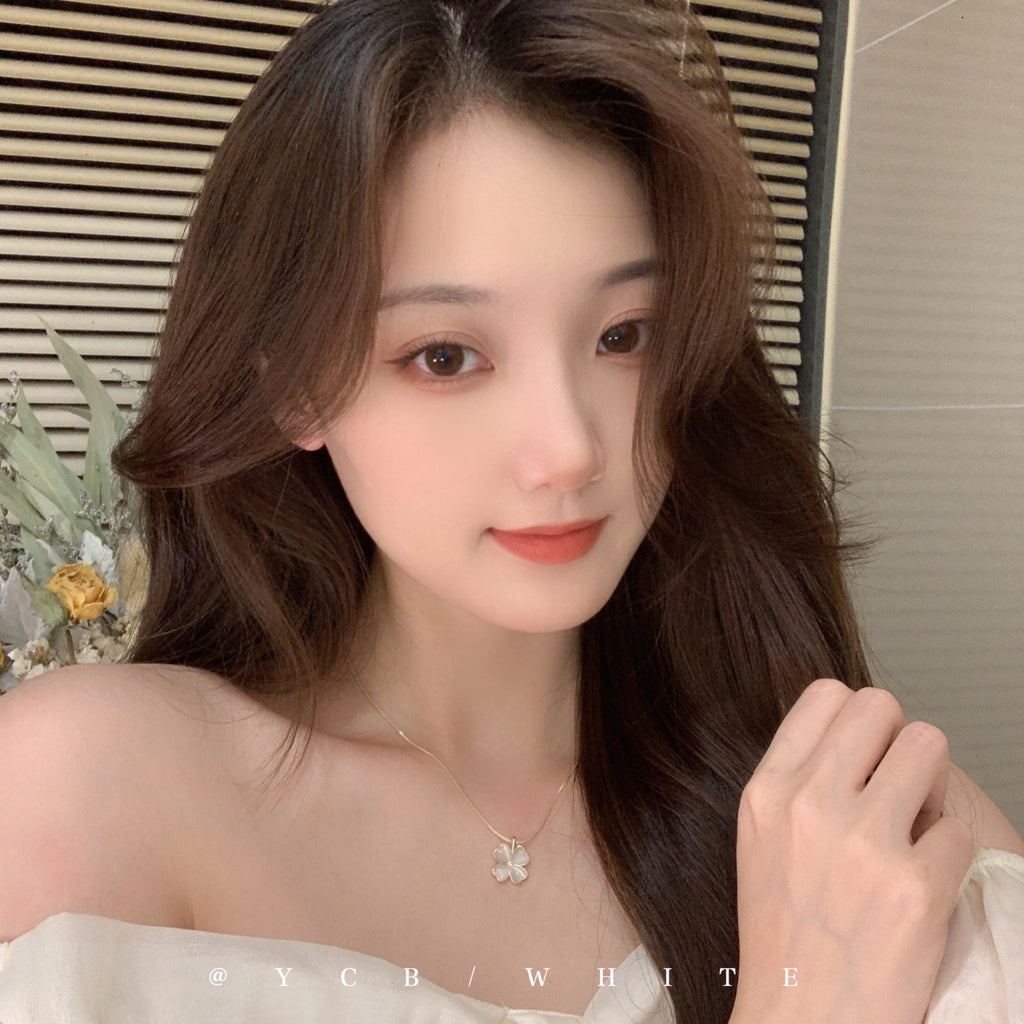 Damen Halskette mit feinem Blumenanhänger aus hochwertigem Edelstahl Shop Nory