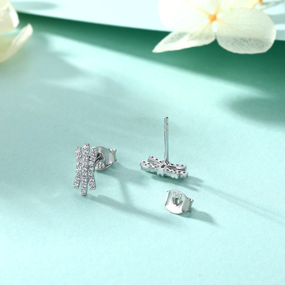 Damen Ohrstecker mit filigranem Design und funkelnden Zirkonia Shop Nory