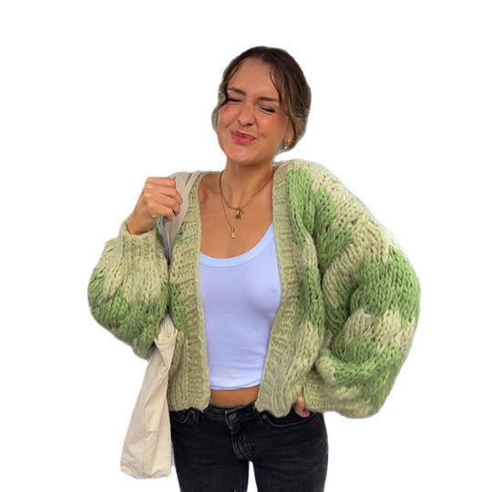 Damen Grobgestrickter Cropped-Cardigan mit voluminösen Ballonärmeln und Häkelpatch-Details Shop Nory