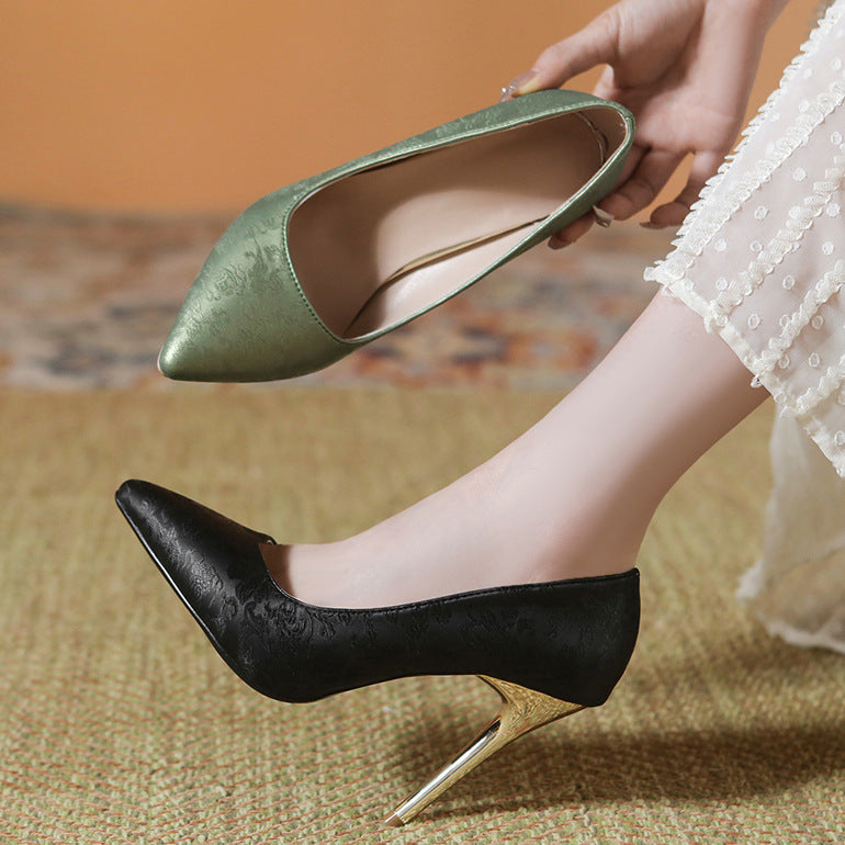 Damen elegante Pumps mit glänzendem Goldabsatz