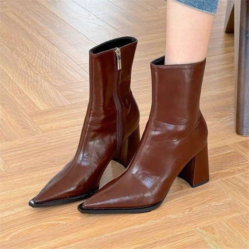 Damen spitz zulaufende Stiefeletten aus Glattleder mit sculpted Blockabsatz und seitlichem Reißverschluss Shop Nory